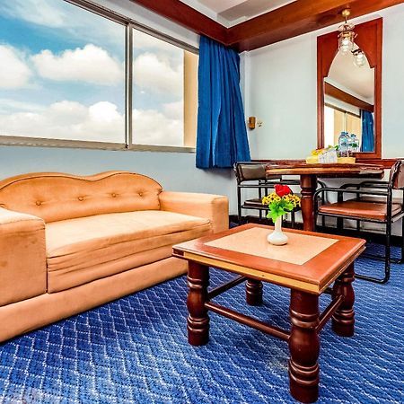 Oyo 441 Grand Thara Hotel Сураттхани Экстерьер фото
