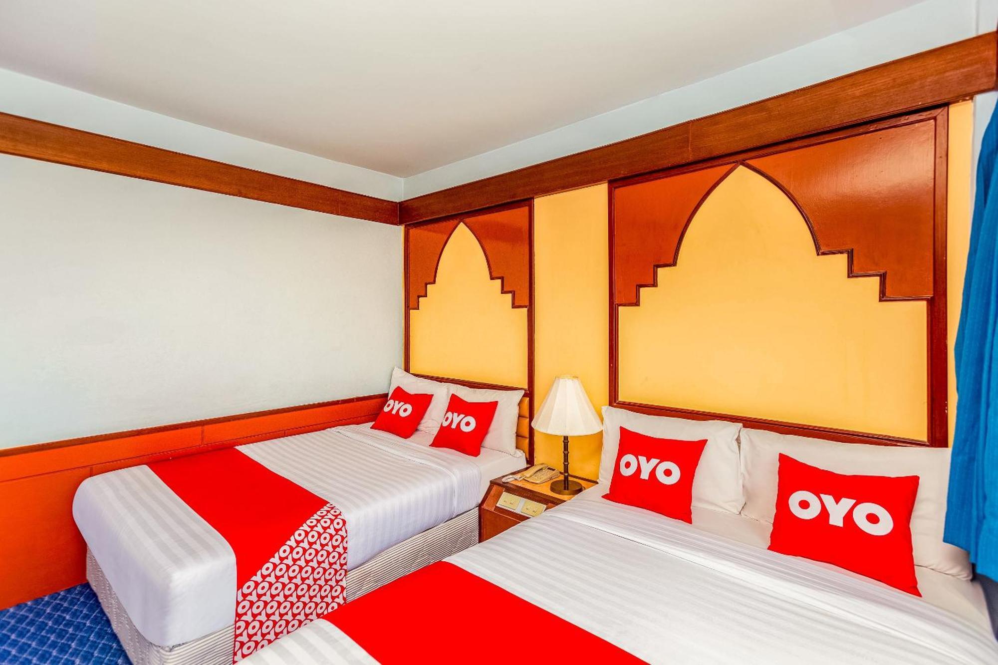 Oyo 441 Grand Thara Hotel Сураттхани Экстерьер фото
