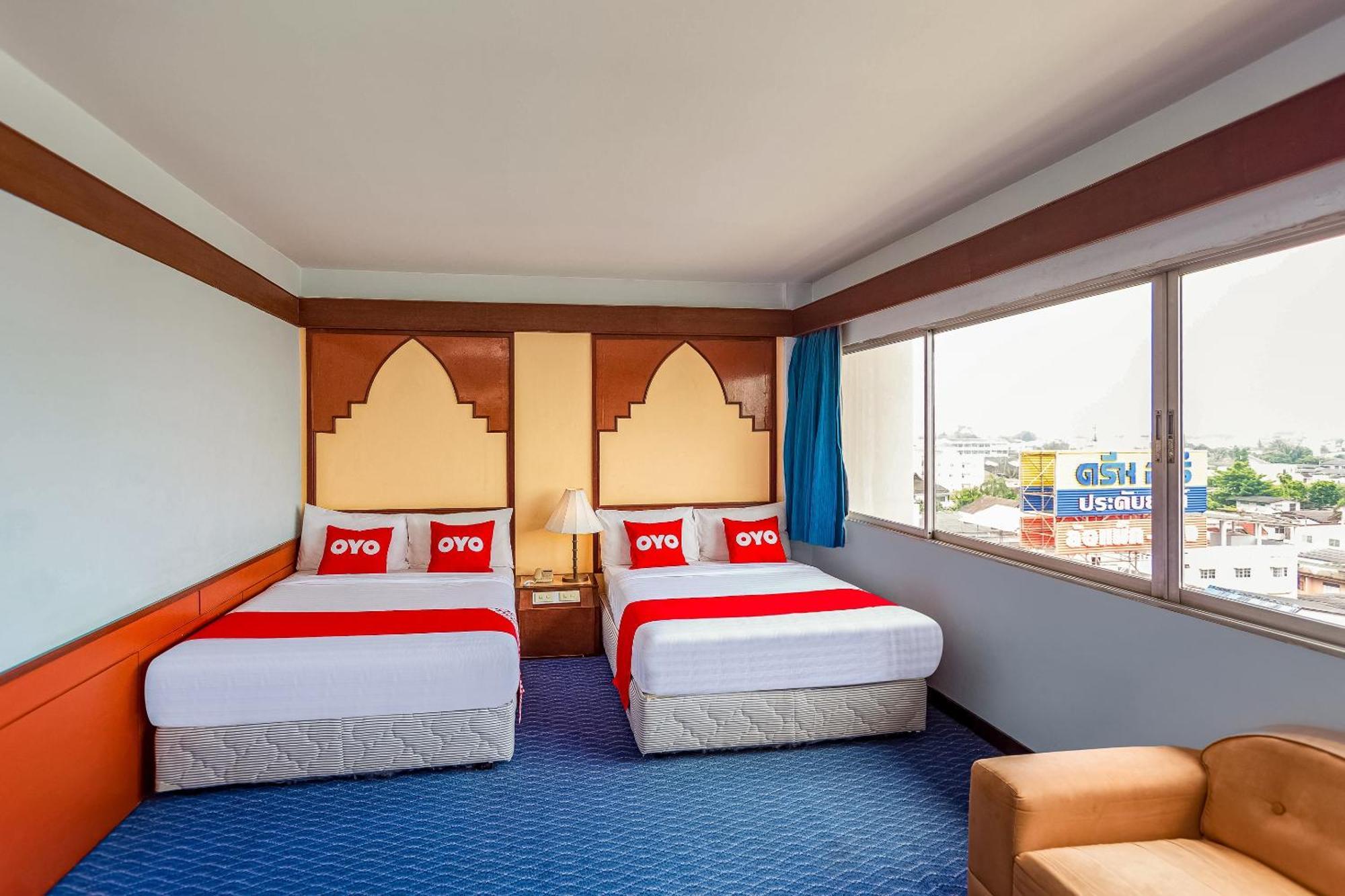 Oyo 441 Grand Thara Hotel Сураттхани Экстерьер фото