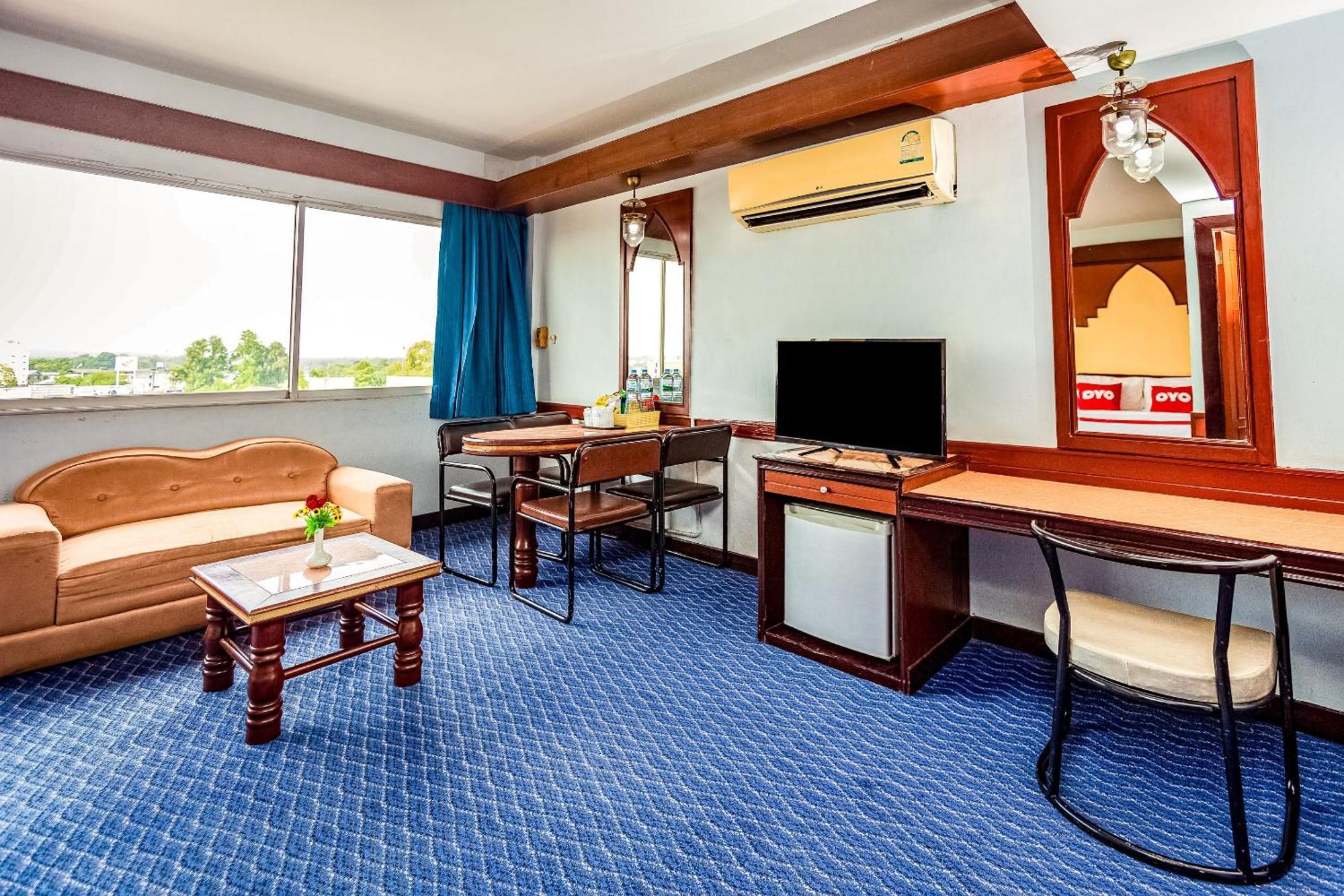 Oyo 441 Grand Thara Hotel Сураттхани Экстерьер фото