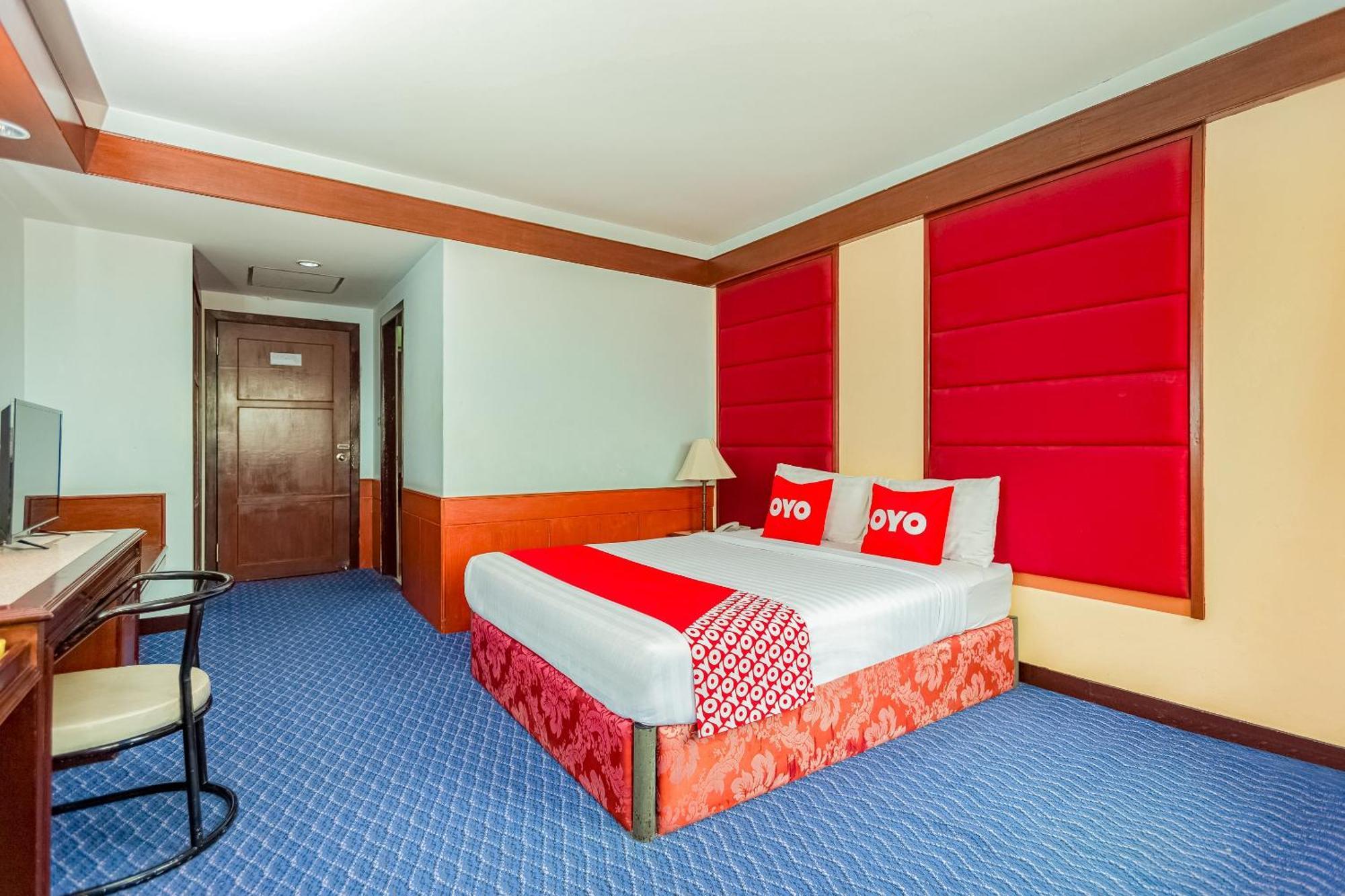 Oyo 441 Grand Thara Hotel Сураттхани Экстерьер фото