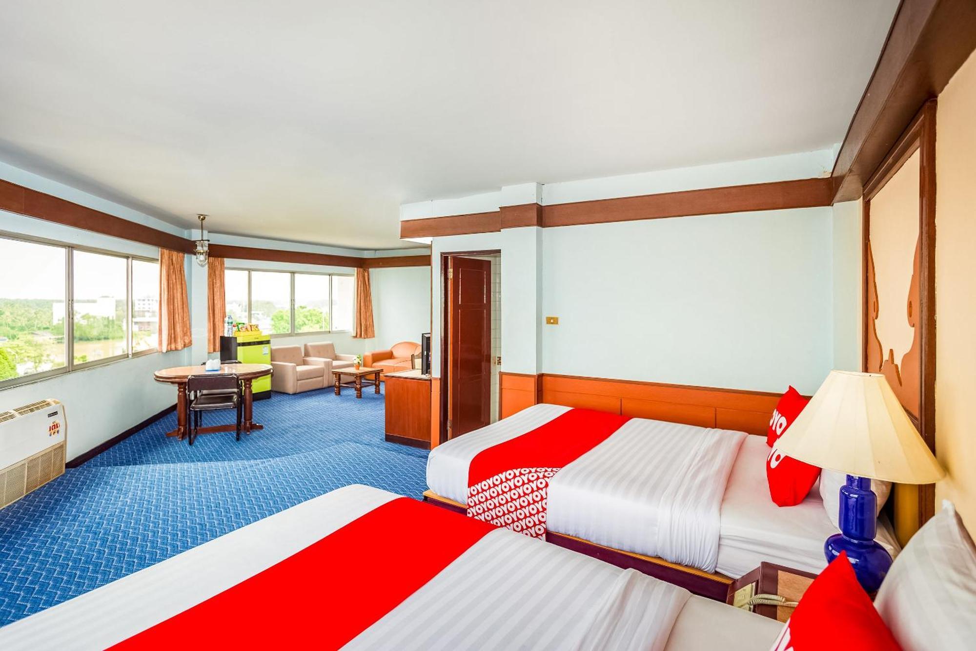 Oyo 441 Grand Thara Hotel Сураттхани Экстерьер фото