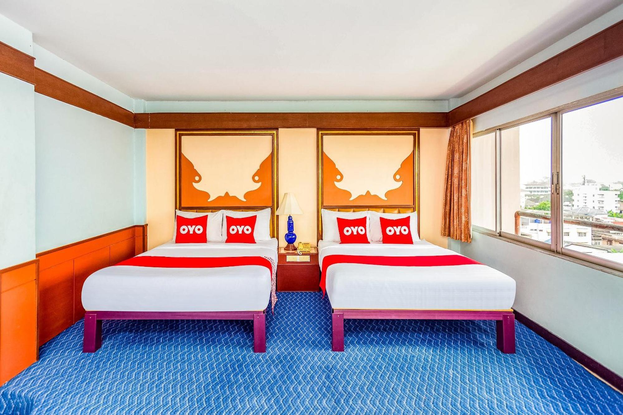 Oyo 441 Grand Thara Hotel Сураттхани Экстерьер фото