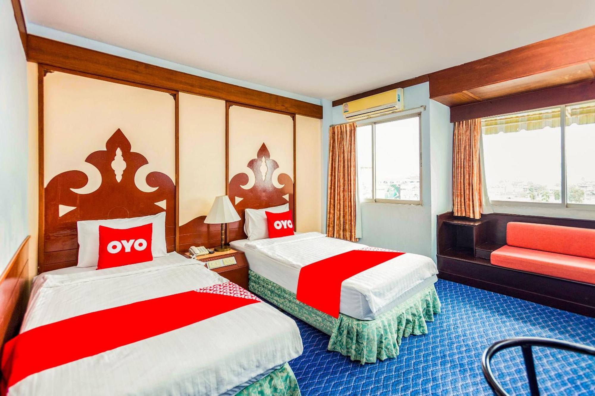 Oyo 441 Grand Thara Hotel Сураттхани Экстерьер фото