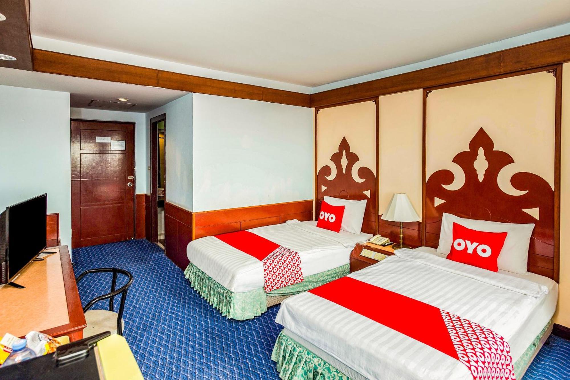 Oyo 441 Grand Thara Hotel Сураттхани Экстерьер фото