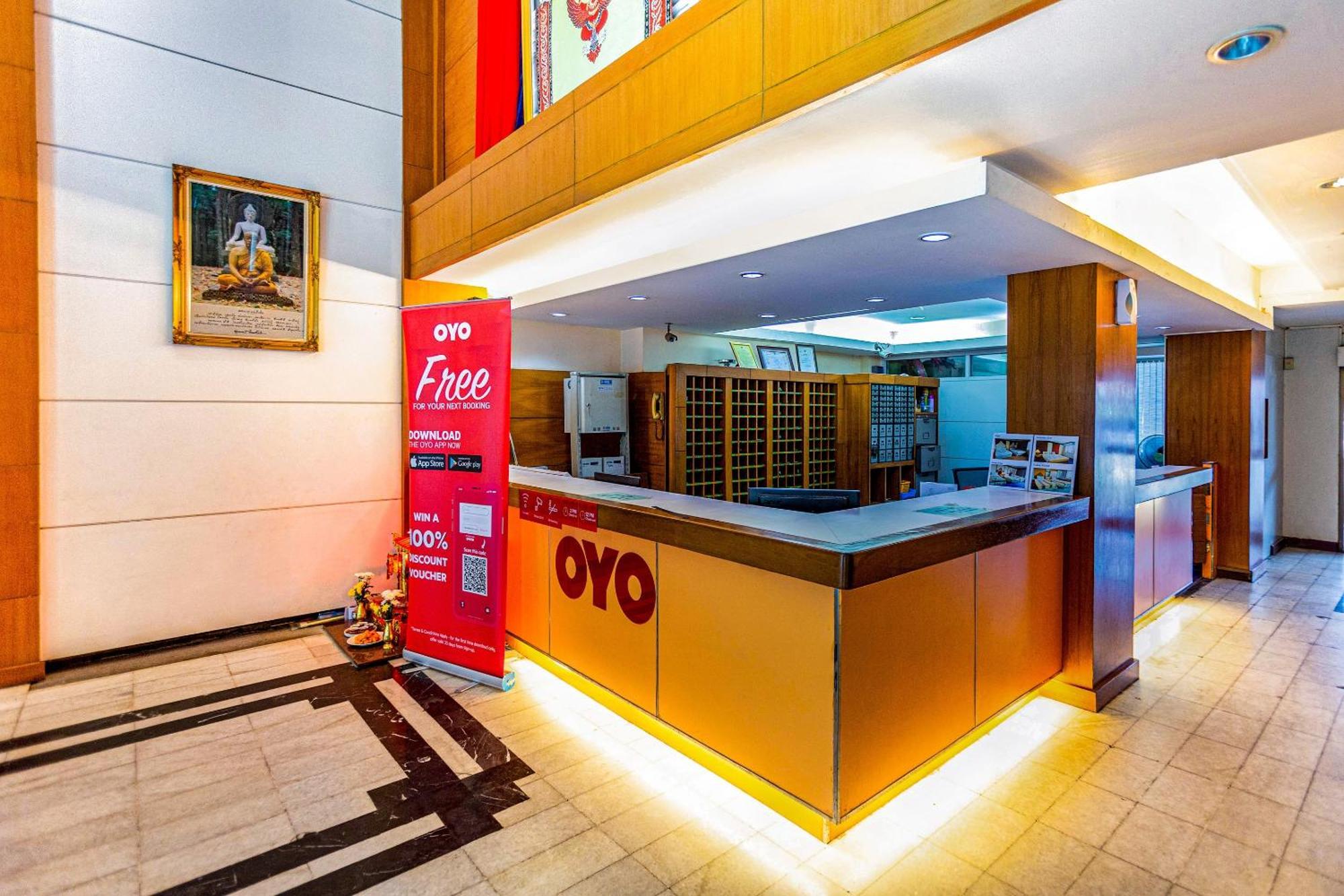 Oyo 441 Grand Thara Hotel Сураттхани Экстерьер фото