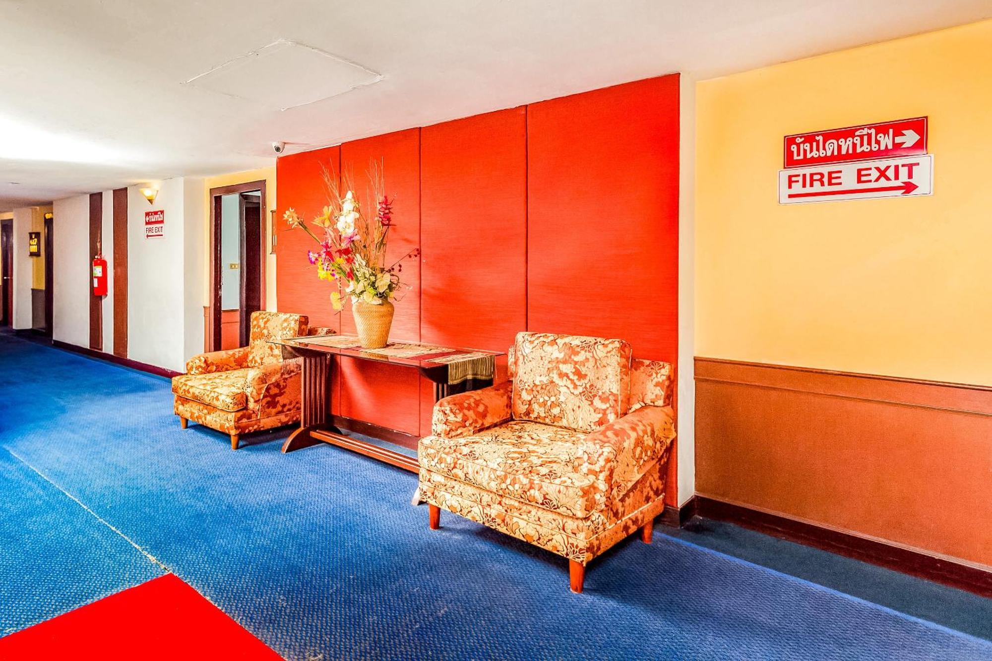 Oyo 441 Grand Thara Hotel Сураттхани Экстерьер фото