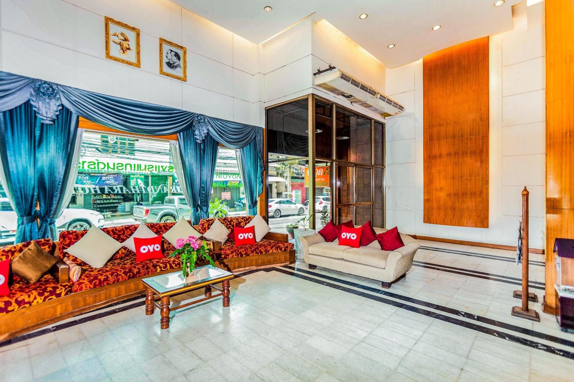Oyo 441 Grand Thara Hotel Сураттхани Экстерьер фото