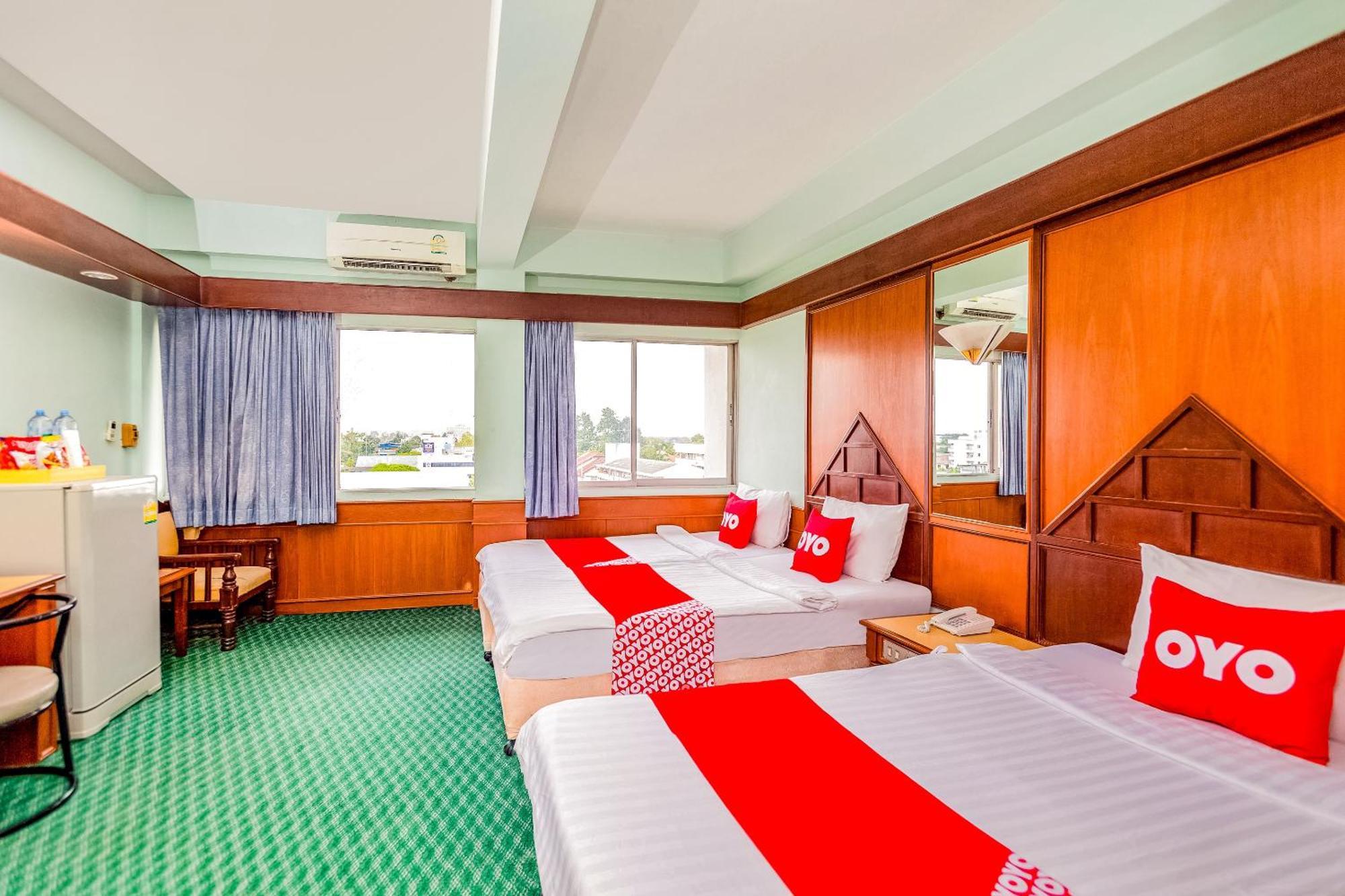 Oyo 441 Grand Thara Hotel Сураттхани Экстерьер фото