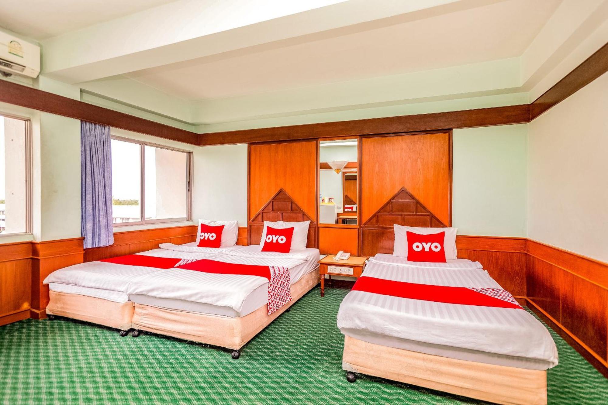 Oyo 441 Grand Thara Hotel Сураттхани Экстерьер фото