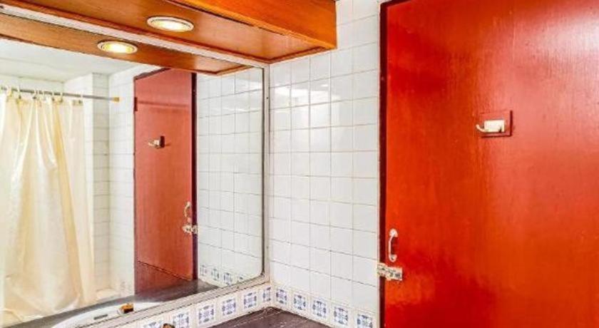 Oyo 441 Grand Thara Hotel Сураттхани Экстерьер фото