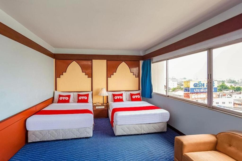 Oyo 441 Grand Thara Hotel Сураттхани Экстерьер фото
