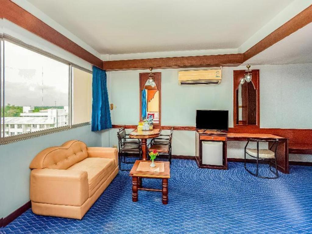 Oyo 441 Grand Thara Hotel Сураттхани Экстерьер фото