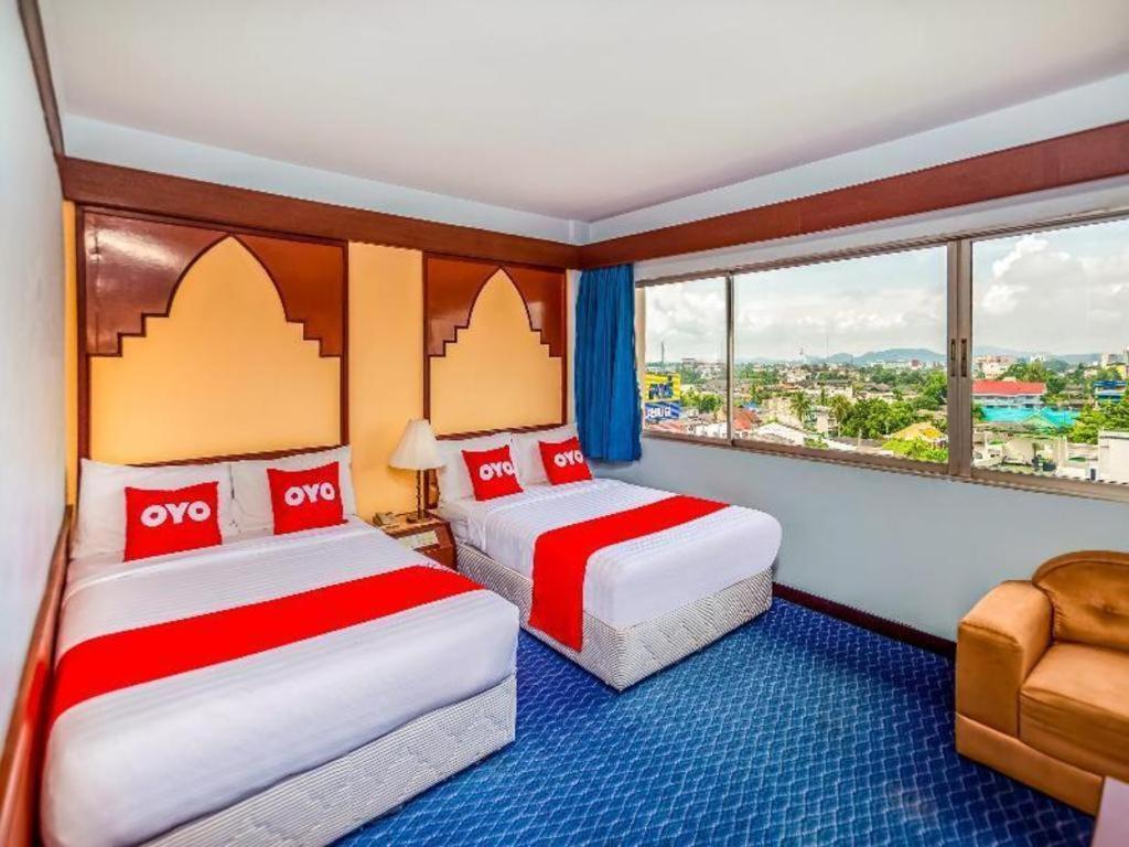 Oyo 441 Grand Thara Hotel Сураттхани Экстерьер фото