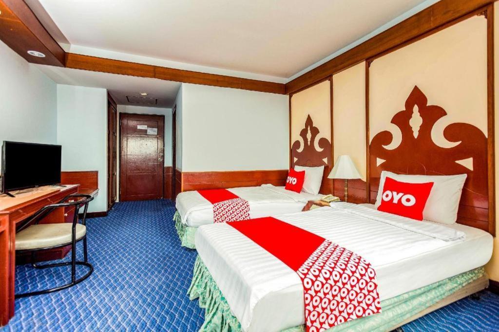Oyo 441 Grand Thara Hotel Сураттхани Экстерьер фото