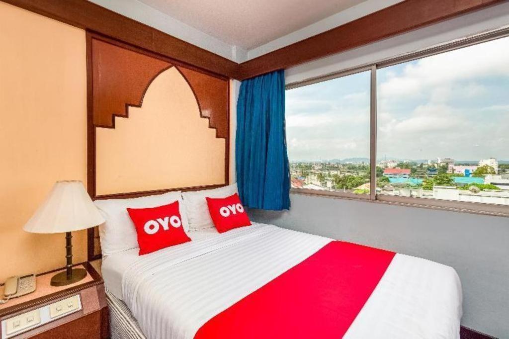 Oyo 441 Grand Thara Hotel Сураттхани Экстерьер фото