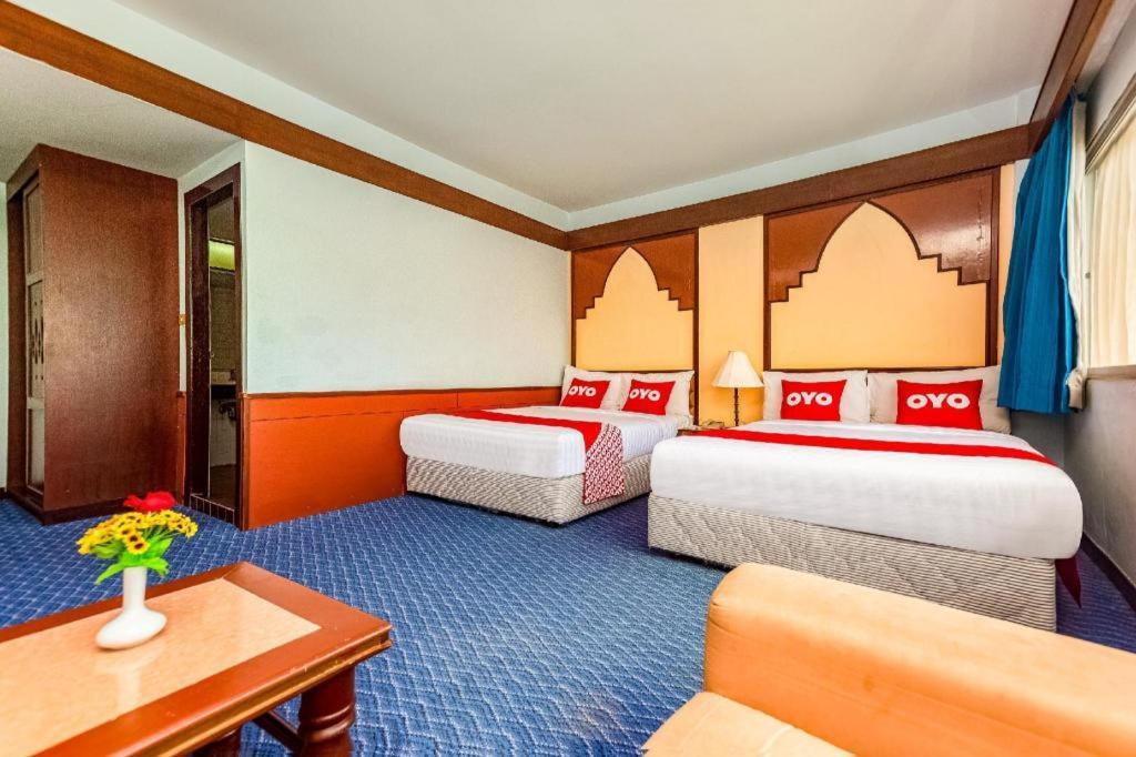 Oyo 441 Grand Thara Hotel Сураттхани Экстерьер фото