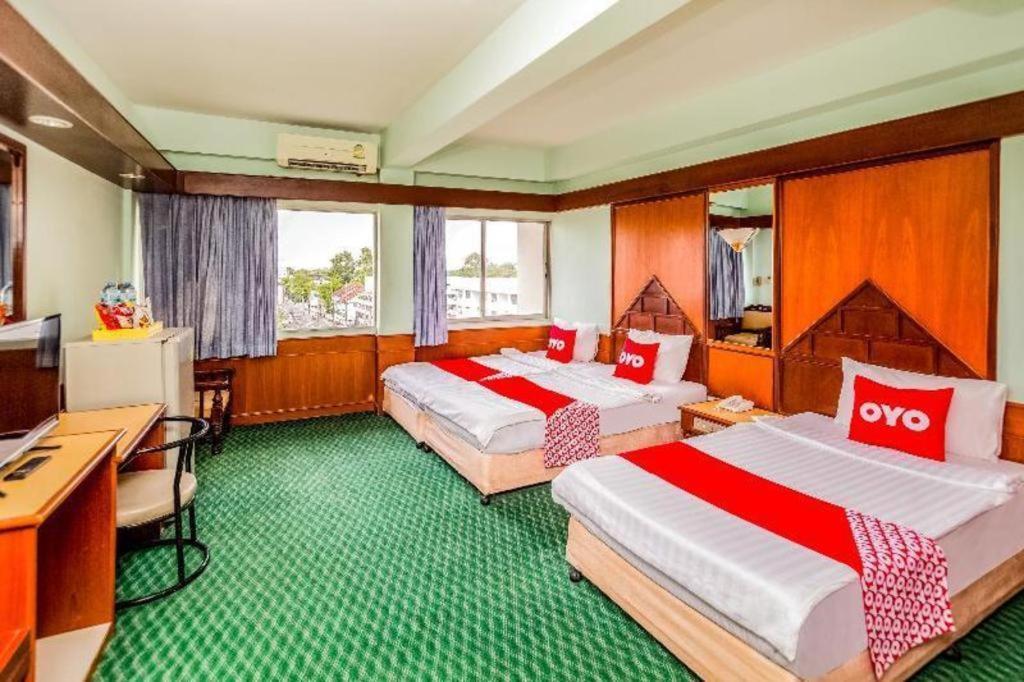 Oyo 441 Grand Thara Hotel Сураттхани Экстерьер фото