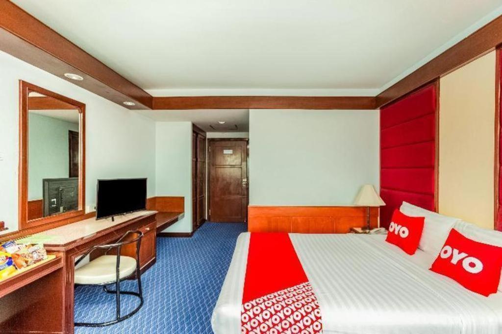 Oyo 441 Grand Thara Hotel Сураттхани Экстерьер фото