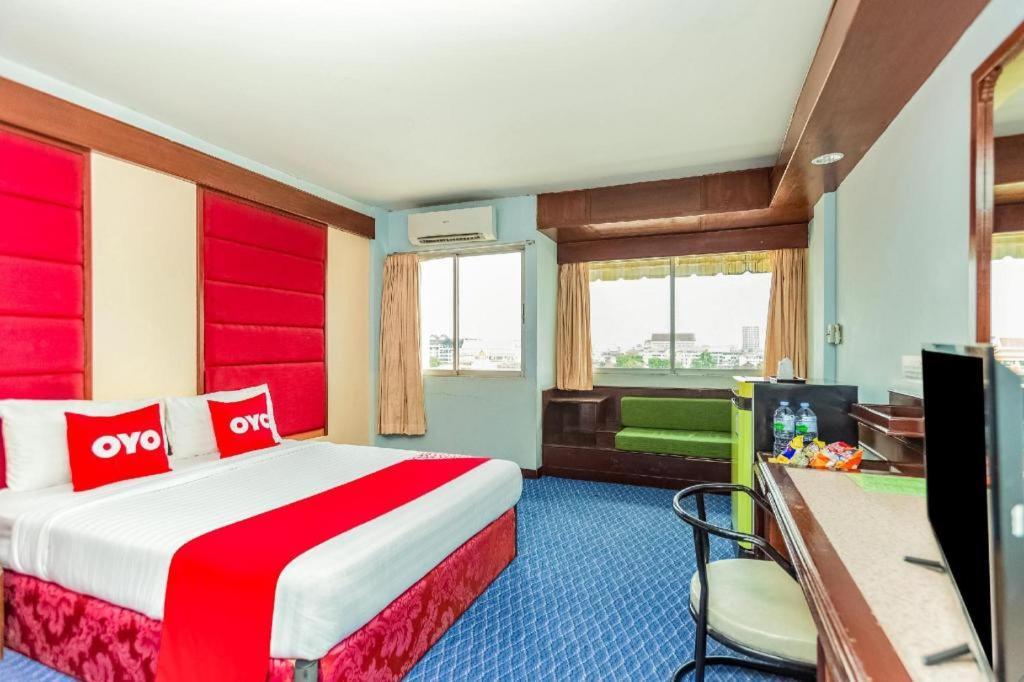 Oyo 441 Grand Thara Hotel Сураттхани Экстерьер фото