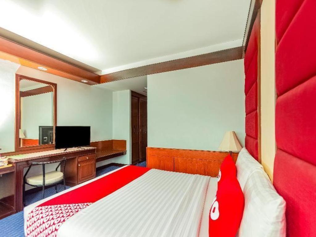 Oyo 441 Grand Thara Hotel Сураттхани Экстерьер фото