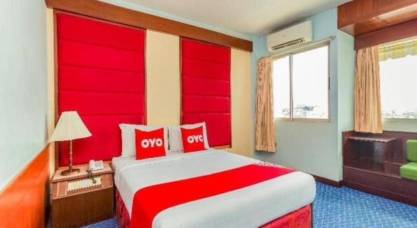 Oyo 441 Grand Thara Hotel Сураттхани Экстерьер фото