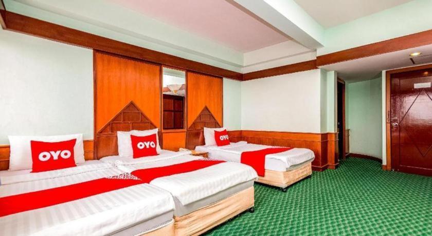 Oyo 441 Grand Thara Hotel Сураттхани Экстерьер фото