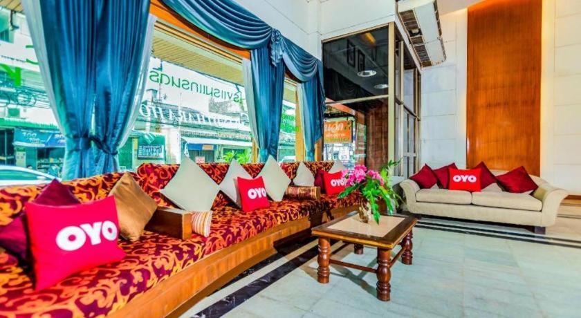 Oyo 441 Grand Thara Hotel Сураттхани Экстерьер фото