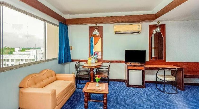 Oyo 441 Grand Thara Hotel Сураттхани Экстерьер фото